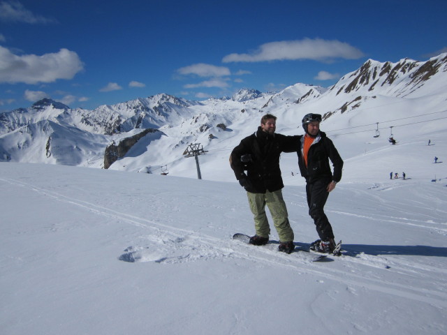 Markus und ich neben der Piste 'Grivaleabahn Berg - Grivaleabahn Tal' (11. Apr.)