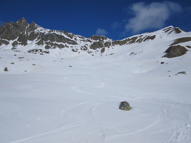 neben der Piste 'Visnitzbahn Berg - Alp Trida' (11. Apr.)