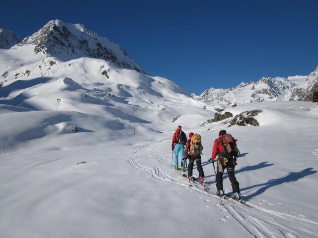 Kai, Christoph und Gudrun zwischen Franz-Senn-Hütte und Stiergschwez (17. Apr.)