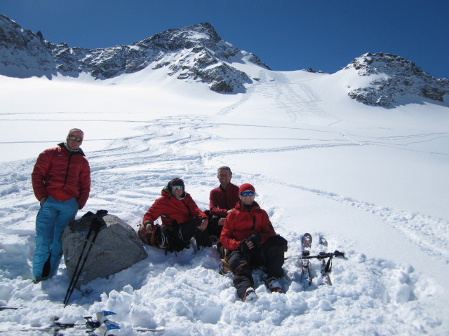 Kai, Gudrun, ich und Christoph am Sommerwandferner (17. Apr.)