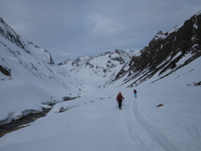 Gudrun und Kai zwischen Franz-Senn-Hütte und Höllenrachen (18. Apr.)