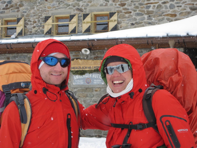Christoph und Gudrun bei der Amberger H&uuml;tte, 2.136 m (19. Apr.)