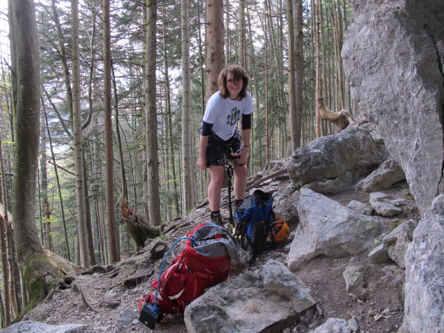 'Mein Land - Dein Land'-Klettersteig: Hannelore beim Einstieg