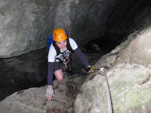 'Mein Land - Dein Land'-Klettersteig: Hannelore im Spalt