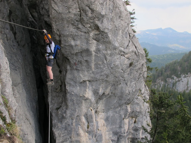 'Mein Land - Dein Land'-Klettersteig: Hannelore auf der Seilbrücke