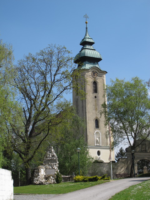 Kath. Pfarrkirche hl. Johannes der T&auml;ufer in Gnadendorf, 272 m