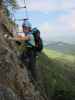 Gebirgsvereins-Klettersteig: Diana auf der Hängeleiter