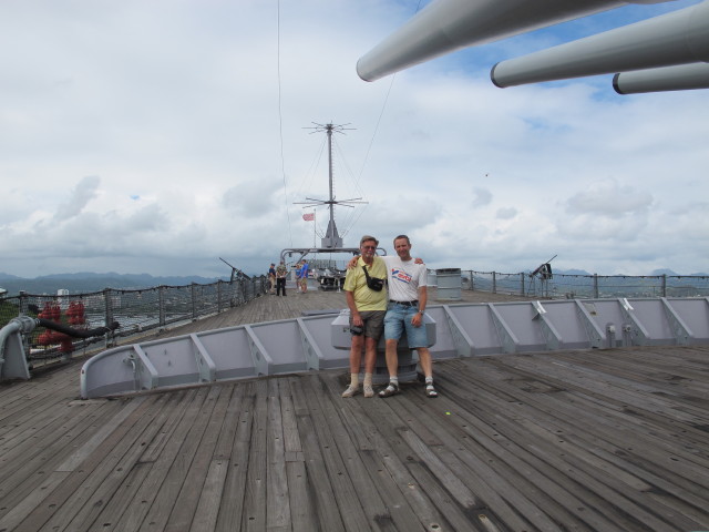 Papa und ich auf der USS Missouri (22. Mai)