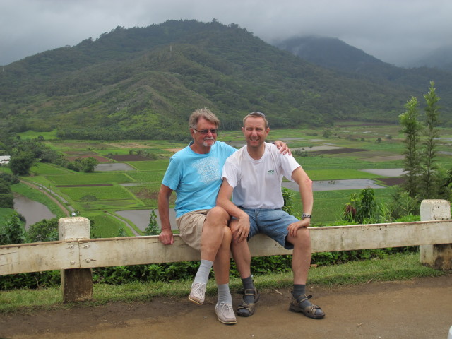 Papa und ich am Hanalei Valley Lookout (11. Mai)