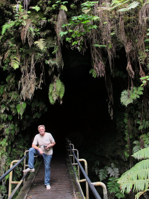 Papa bei der Thurston Lava Tube (14. Mai)