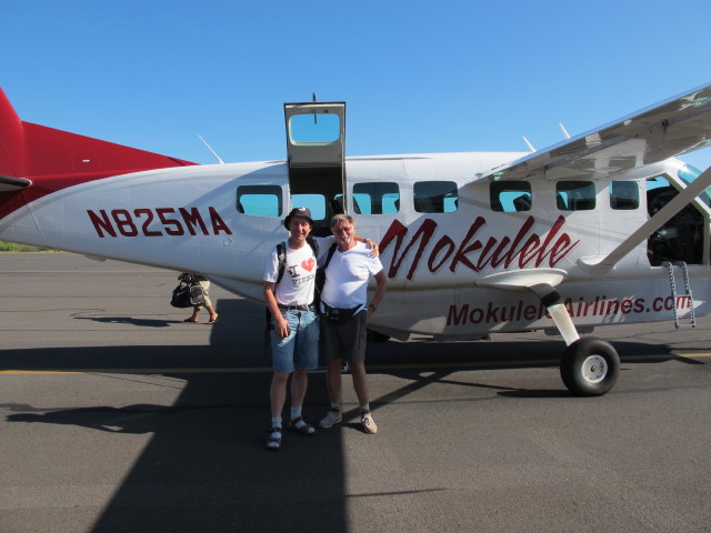 Ich und Papa am Kahului Airport, 16 m (18. Mai)