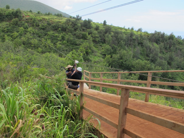 Papa am Ende von Line # 5 des Ka'anapali Zipline Adventure (19. Mai)