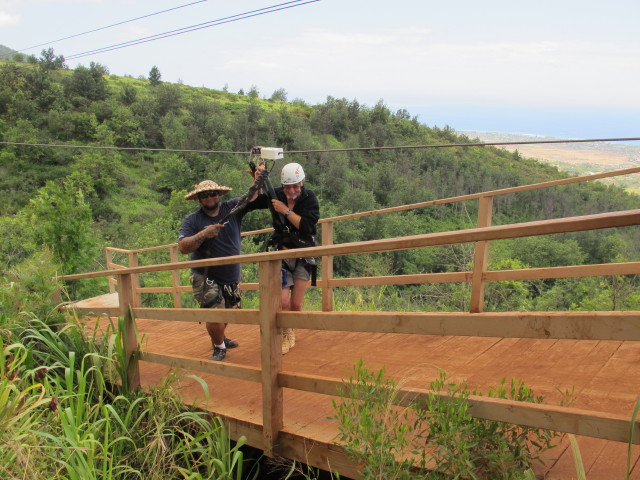 Papa am Ende von Line # 5 des Ka'anapali Zipline Adventure (19. Mai)