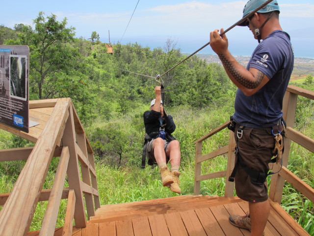 Papa auf Line # 7 des Ka'anapali Zipline Adventure (19. Mai)