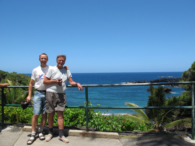 Ich und Papa im Waianapanapa State Park (20. Mai)