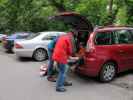 Kerstin, Tim und Anja-Liv am Parkplatz