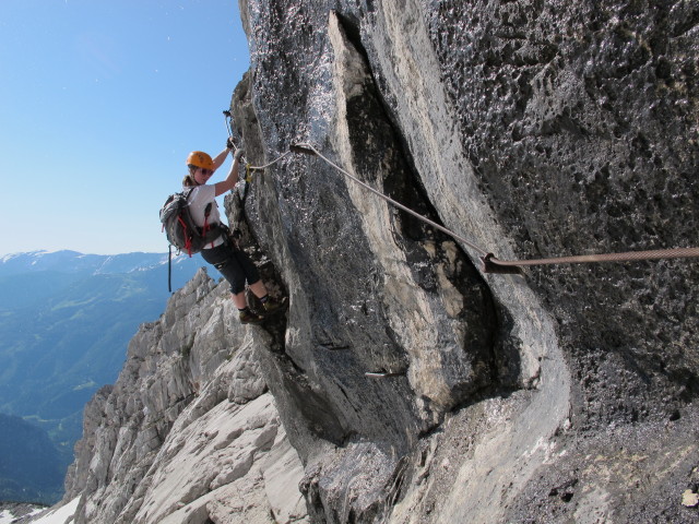 Bert-Rinesch-Klettersteig: Hannelore in der langen Querung (7. Juni)