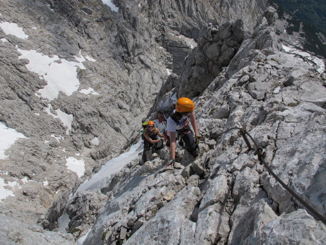 Bert-Rinesch-Klettersteig: Sabrina und Hannelore zwischen Steigbuch und S&uuml;dgrat (7. Juni)