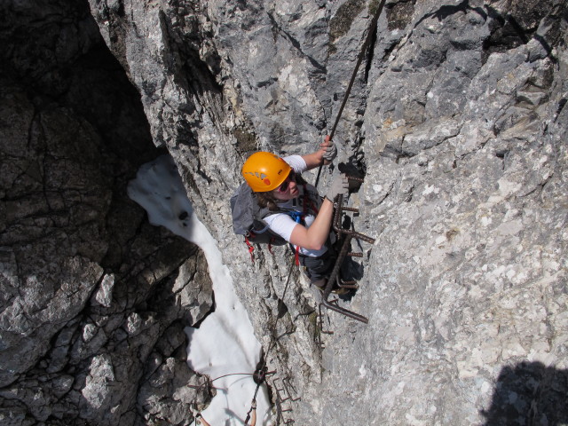 Bert-Rinesch-Klettersteig: Hannelore zwischen Steigbuch und S&uuml;dgrat (7. Juni)