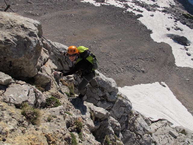 Tassilo-Klettersteig: Sabrina zwischen Einstieg und Almtaler K&ouml;pfl (8. Juni)