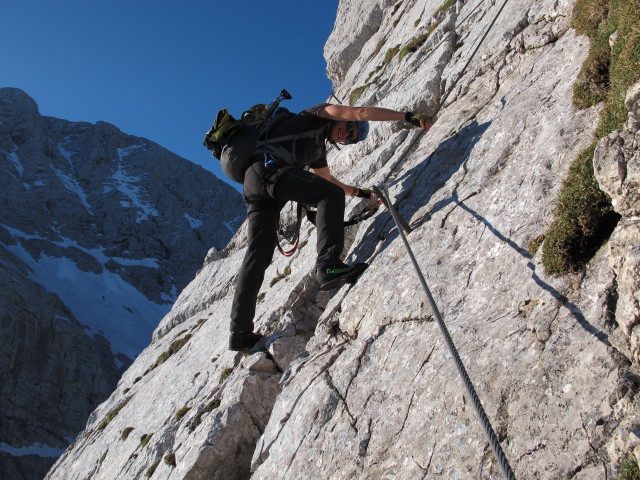Tassilo-Klettersteig: Christian zwischen Einstieg und Almtaler K&ouml;pfl (8. Juni)