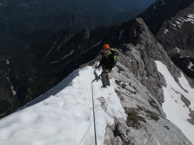 Tassilo-Klettersteig: Sabrina zwischen Felsenfenster und Ausstieg (8. Juni)