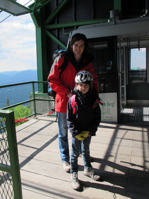 Kerstin und Anja-Liv in der Bergstation der Rax-Seilbahn, 1.547 m