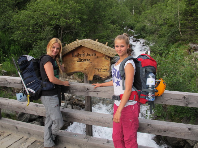 Evelyn und Miriam auf der Leibnitzbachbr&uuml;cke, 1.656 m (4. Juli)