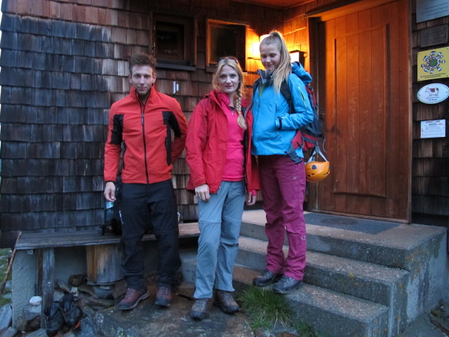 Christoph, Evelyn und Miriam bei der Hochschoberh&uuml;tte, 2.322 m (5. Juli)