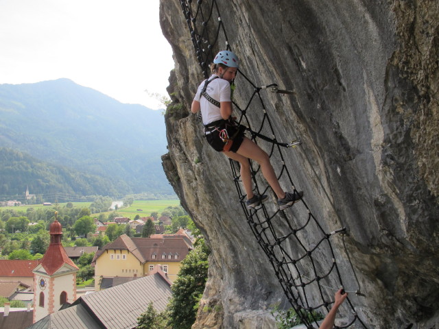 Burgforst-Klettersteig: Sonja im Kletternetz (7. Juli)