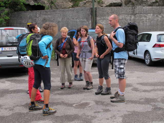 Dominika, Irmgard, Edith, Helga, Hannelore, Doris und Daniel am Plöckenpass, 1.357 m