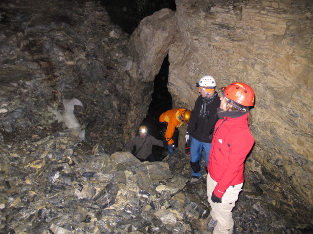 Ernst, Erich, Daniel und Doris in der Obstanser Eishöhle