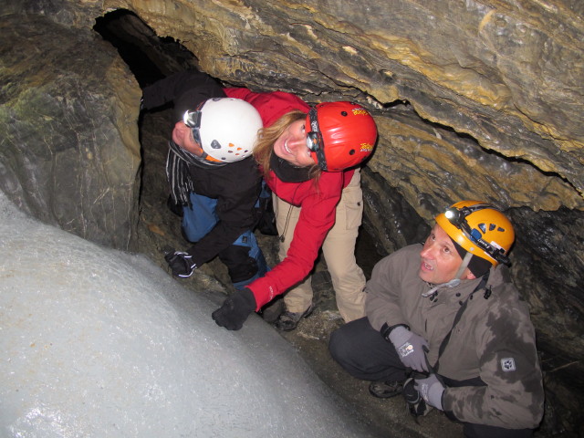 Daniel, Doris und Ernst in der Obstanser Eishöhle