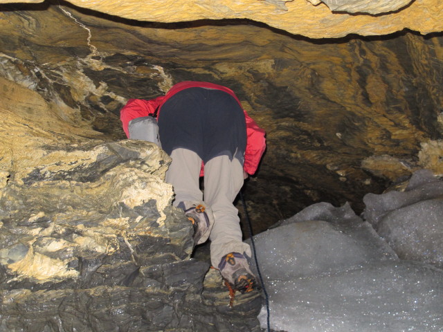 Helmut in der Obstanser Eishöhle