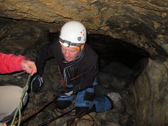 Daniel in der Obstanser Eishöhle