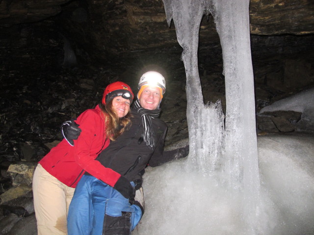 Doris und Daniel in der Obstanser Eishöhle