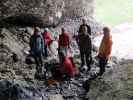 Hannelore, Diana, Helmut, Doris, Ernst, Daniel und Erich im Eingang der Obstanser Eishöhle