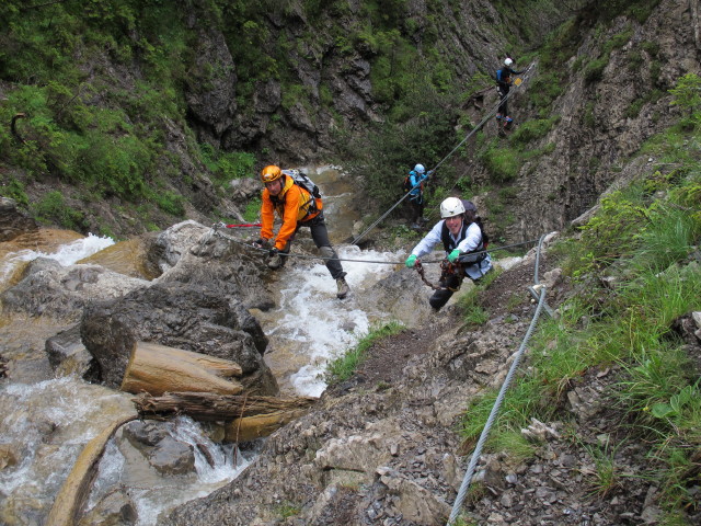 Millnatzenklamm-Klettersteig: Erich, Helga, Ulrike und Wolfgang im Sektor 4