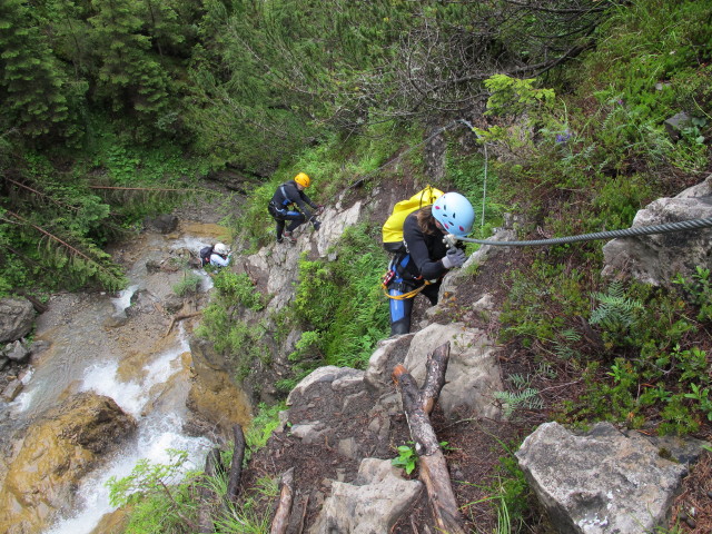 Millnatzenklamm-Klettersteig: Ulrike, Edith und Sonja im Sektor 5