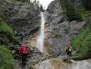 Millnatzenklamm-Klettersteig: Helga, Hannelore, Cathrin, Edith, Sonja und Josef am Beginn von Sektor 2