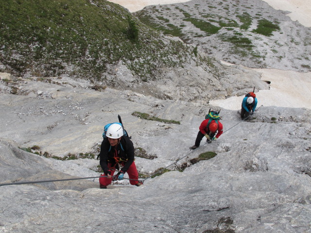 Große Kinigat-Klettersteig: Dominika, Erwin und Wolfgang zwischen Einstieg und Elfenbeinpfeiler