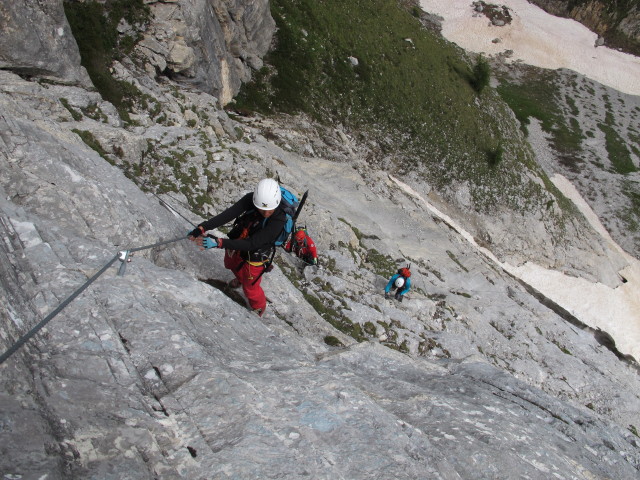 Große Kinigat-Klettersteig: Dominika, Erwin und Wolfgang am Elfenbeinpfeiler