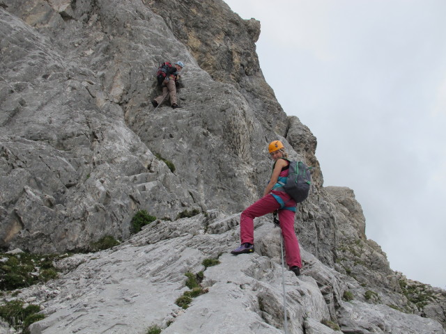Große Kinigat-Klettersteig: Evelyn und Miriam am Elfenbeinpfeiler