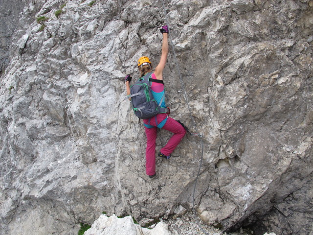 Große Kinigat-Klettersteig: Miriam beim Kartitscher Köpfl