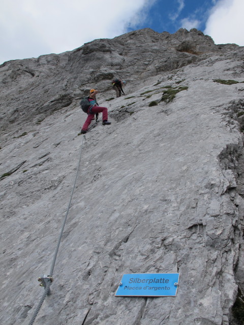 Große Kinigat-Klettersteig: Miriam und Evelyn auf der Silberplatte