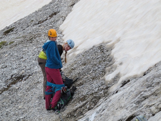 Große Kinigat-Klettersteig: Miriam und Evelyn beim Ausstieg