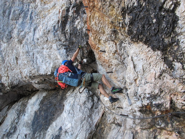 Johann-Klettersteig: Christian im Einstiegs&uuml;berhang (19. Juli)