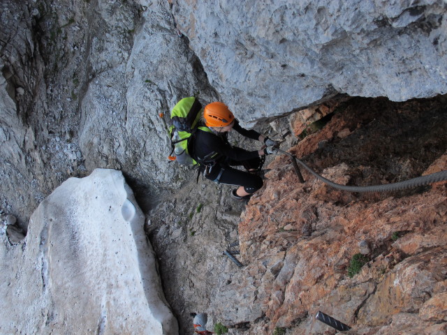 Johann-Klettersteig: Sabrina im Einstiegsüberhang (19. Juli)