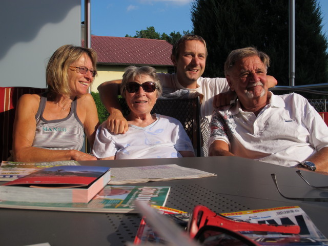 Mama, Oma, ich und Papa