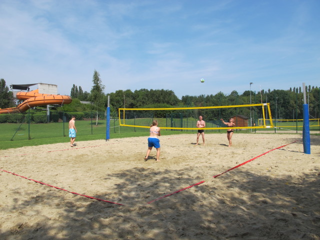 Martin, Christina, Erich und Renate am Beachvolleyballplatz